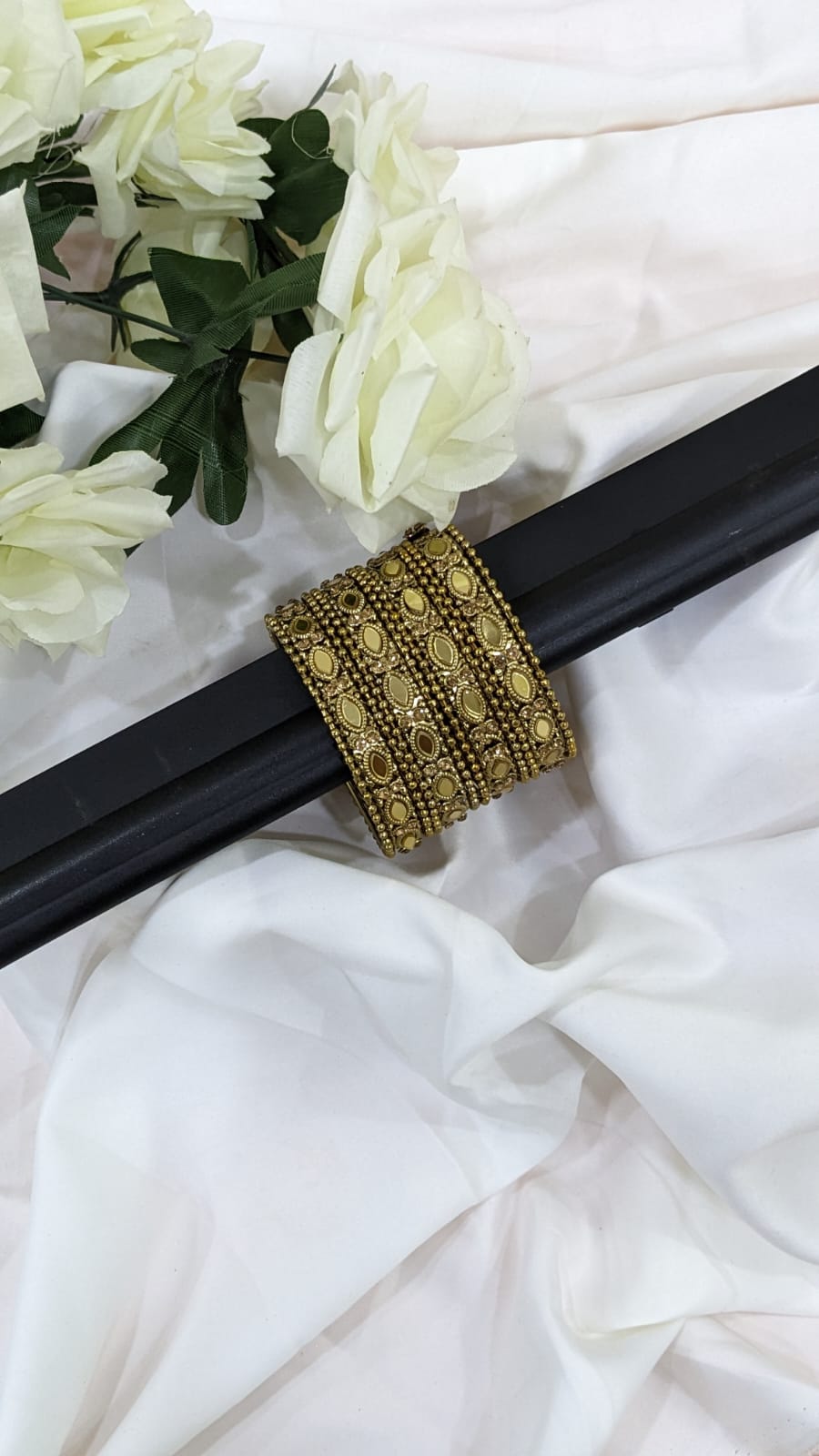 Antique Gold Oval Kundan Bangles Set