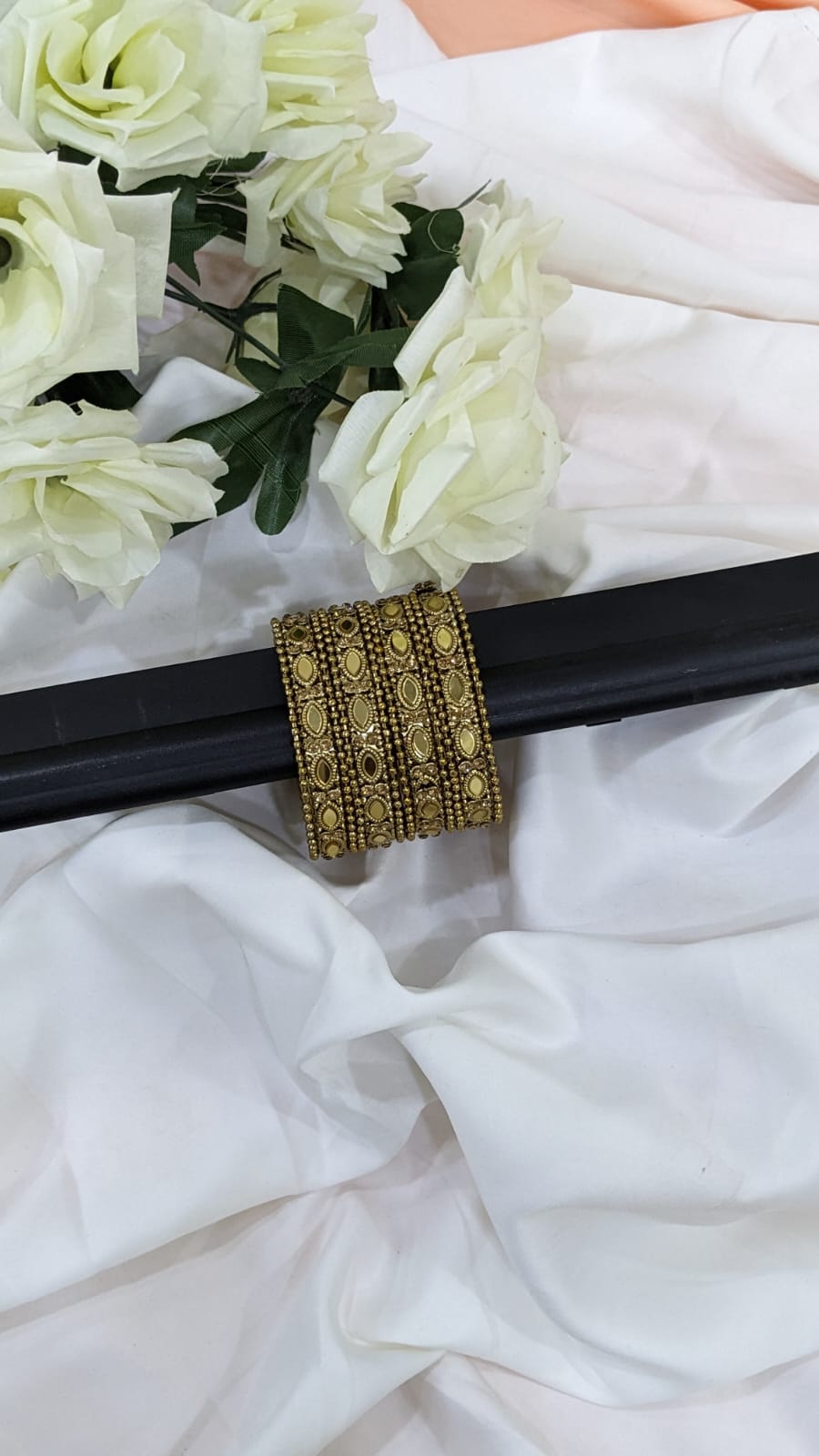 Antique Gold Oval Kundan Bangles Set